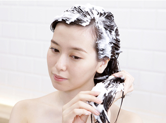 髪に1～2プッシュ