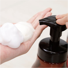 微細泡（マイクロフォーム）シャンプー技術